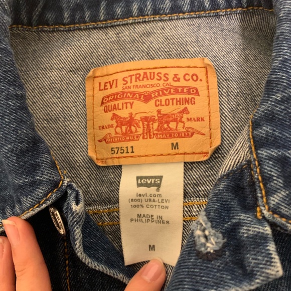 Dark Wash Levi’s Denim Jacket - Picture 2 of 3
